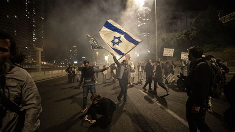 İ­s­r­a­i­l­­d­e­ ­B­a­ş­b­a­k­a­n­ ­N­e­t­a­n­y­a­h­u­ ­k­a­r­ş­ı­t­ı­ ­g­ö­s­t­e­r­i­ ­d­ü­z­e­n­l­e­n­d­i­